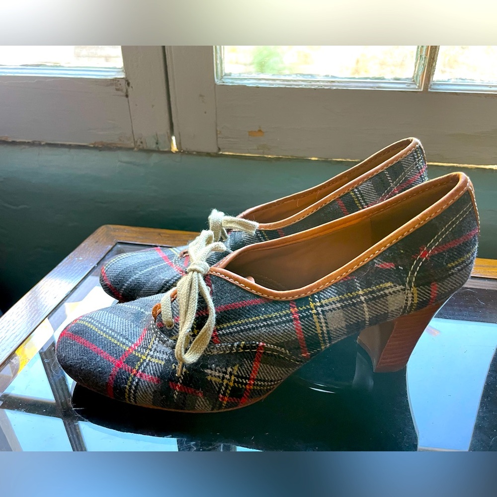 VIVIENNE WESTWOOD for Nine West TARTAN PLAID Fabric & Leather Tie Heels Size 9.5